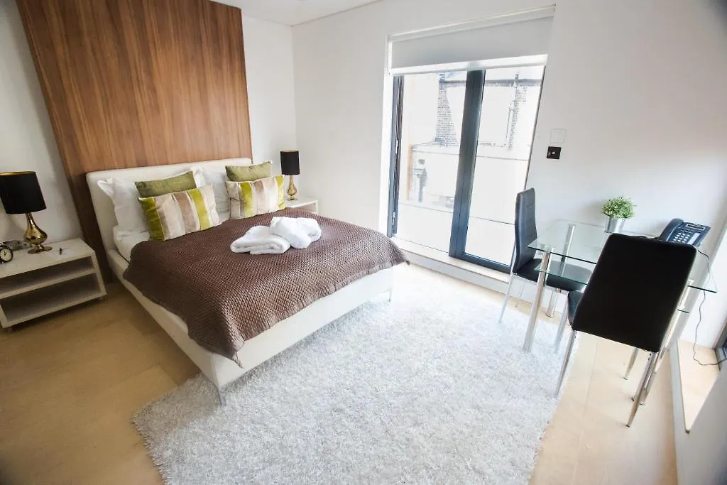 Room Home Stay Λονδίνο 4*,
