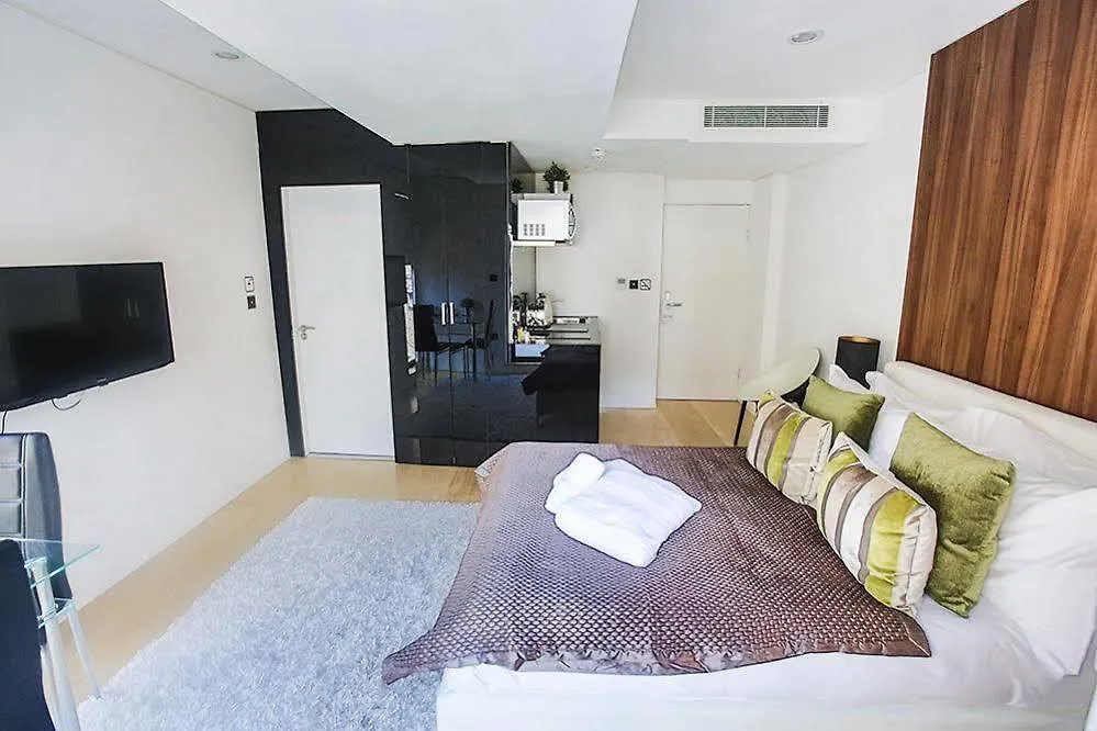 Room Home Stay Λονδίνο 4*,